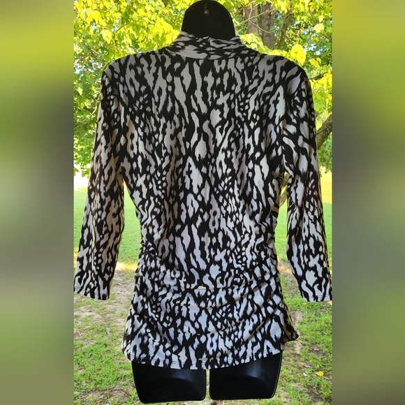 Vince Camuto black/white blouse size small - Picture 2 of 4